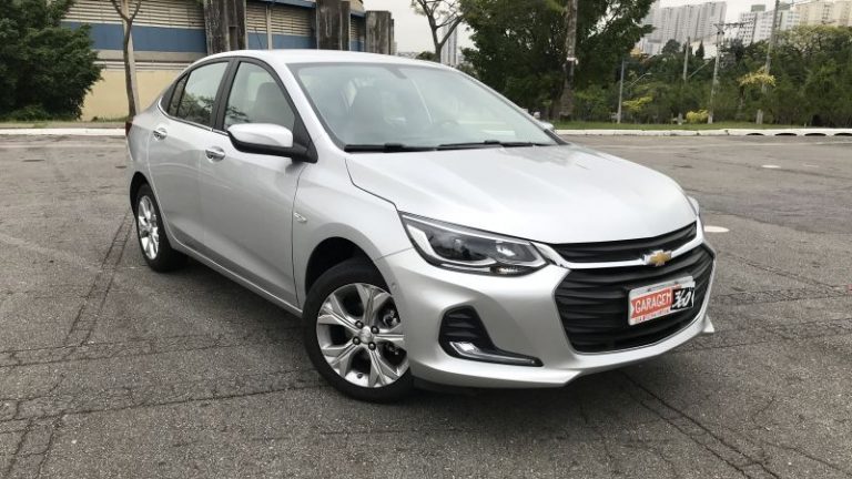 Testamos Chevrolet Onix Plus Premier agrada pelo conjunto e espaço