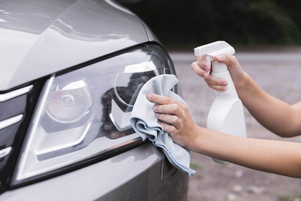 Dicas certeiras e imperdíveis para lavar o carro em casa