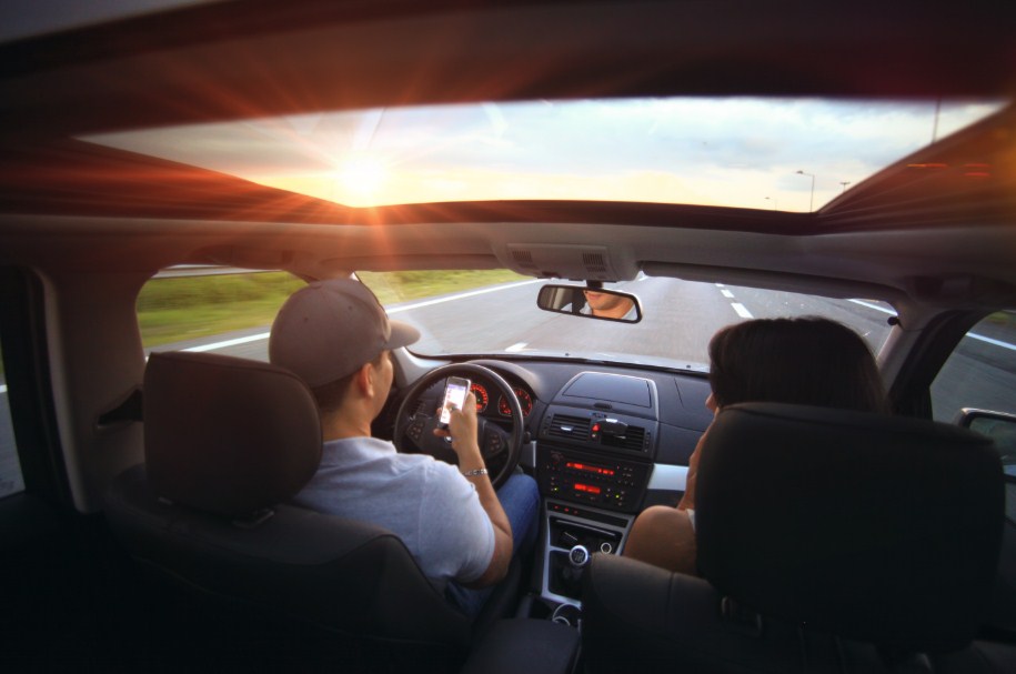 Perigos do uso de smartphone ao volante