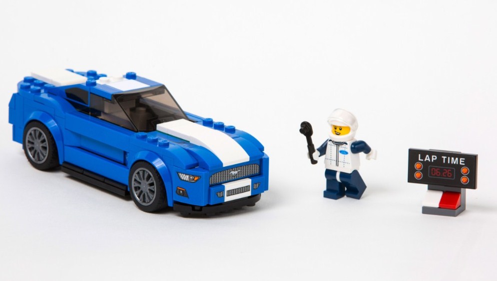 Mustang e F-150 Raptor ganham versões em Lego