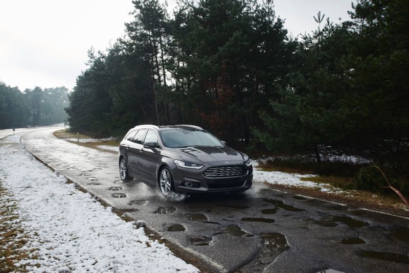 Ford cria pista de testes com os piores buracos do mundo