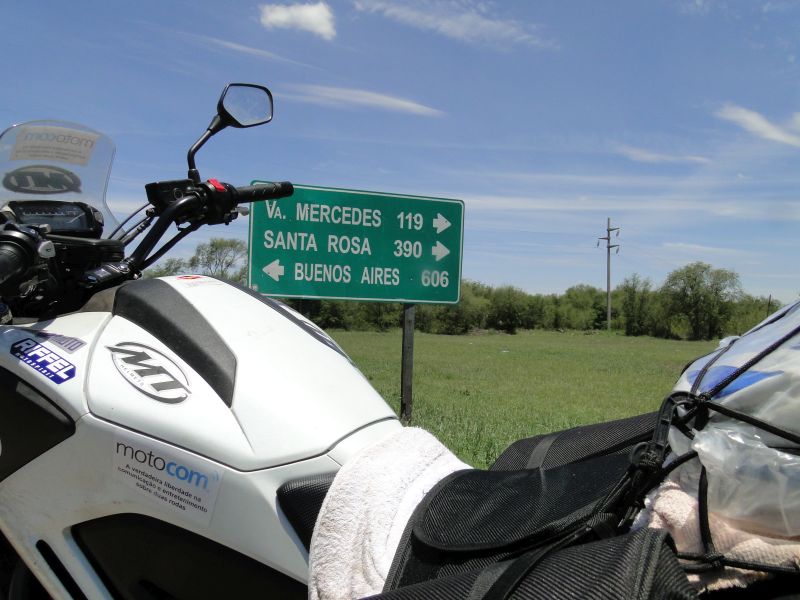 Motociclistas se aventuram em viagens pelo mundo