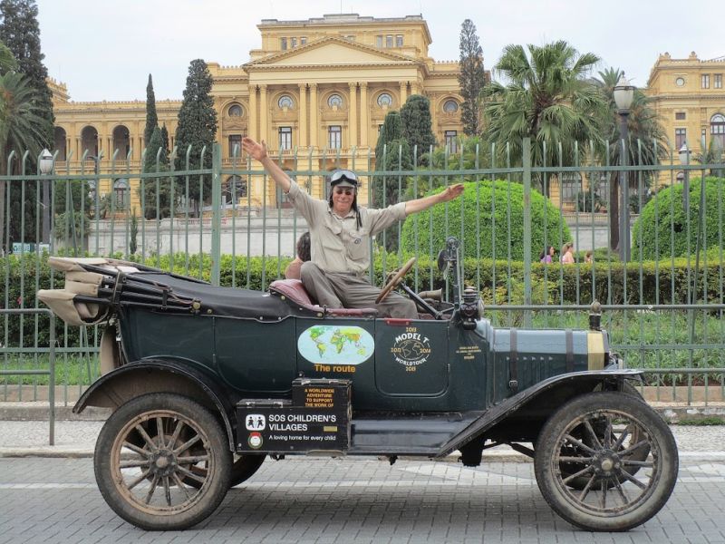 Casal usa Ford de 100 anos para viagem de volta ao mundo