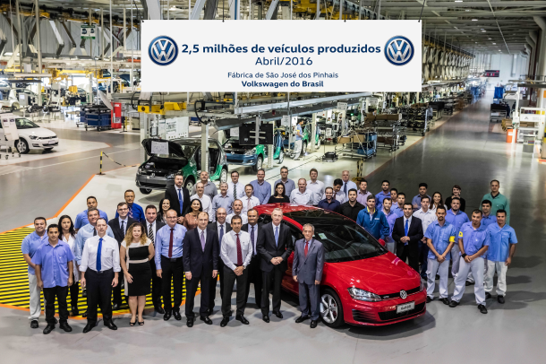 VW comemora produção de 2,5 milhões de veículos em São José dos Pinhais (PR)