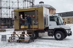 Mercedes Unimog usado como food truck na Finlândia | Foto: Divulgação