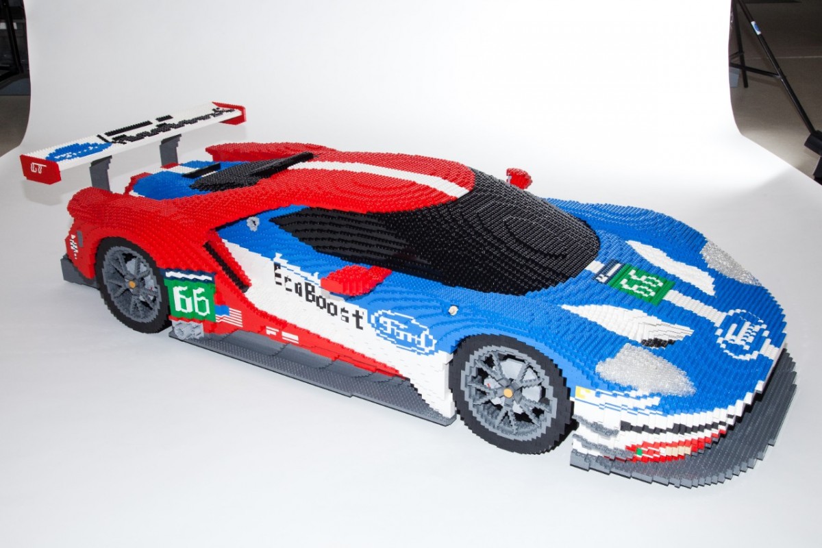 Artista alemão cria Ford GT com 40 mil peças de Lego