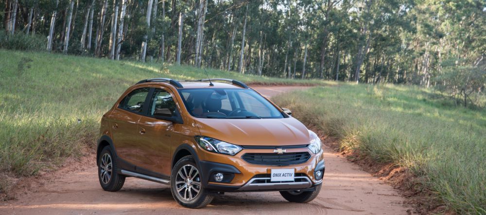 Chevrolet Onix amplia liderança em mês de alta; veja os mais vendidos