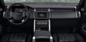 Preto é a cor dominante no interior do Range Rover Black |Foto: Divulgação