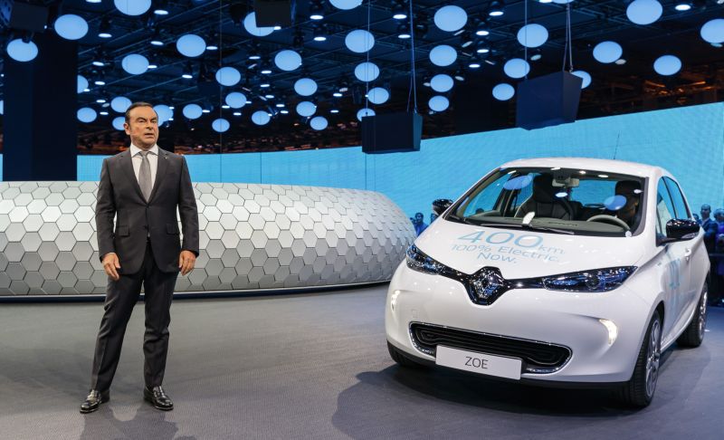 Salão de Paris: Grupo Renault foca em elétricos e anuncia parceria com o Waze