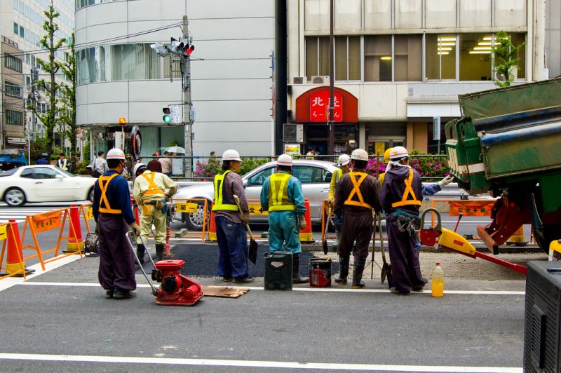 Vídeo: Japão conserta rodovia com cratera em uma semana