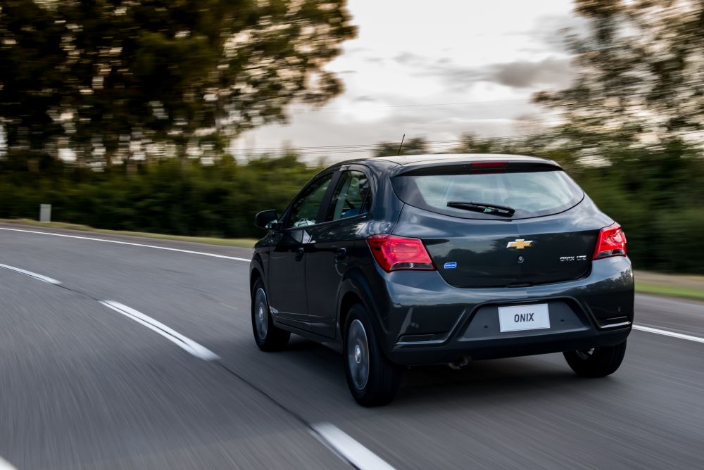 Chevrolet Onix já é o virtual campeão em vendas de 2016; Fiat Strada recupera liderança nos comerciais