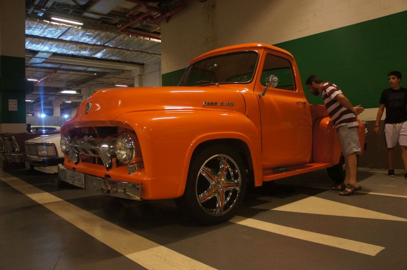 Encontro de Carros Antigos reúne modelos clássicos em São Caetano do Sul (SP)