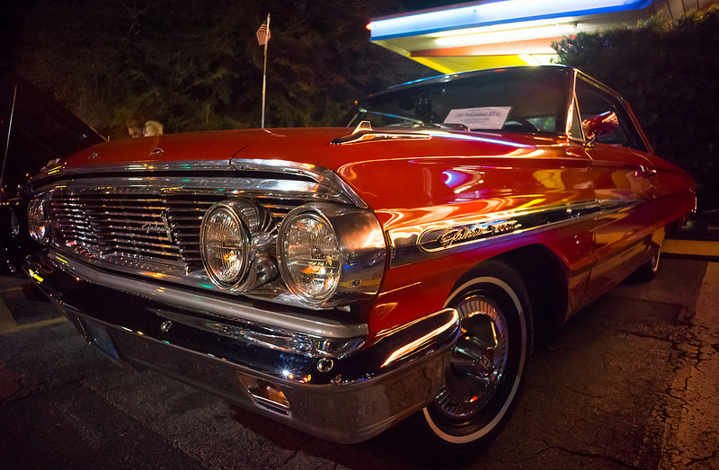 Encontro de carros antigos homenageia os 50 anos do Ford Galaxie no Brasil