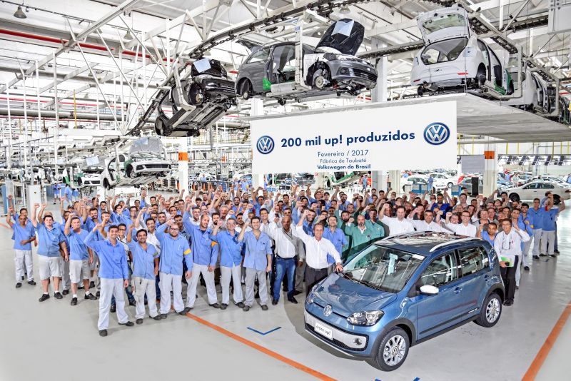 Volkswagen celebra 200 mil up! produzidos na fábrica de Taubaté (SP)