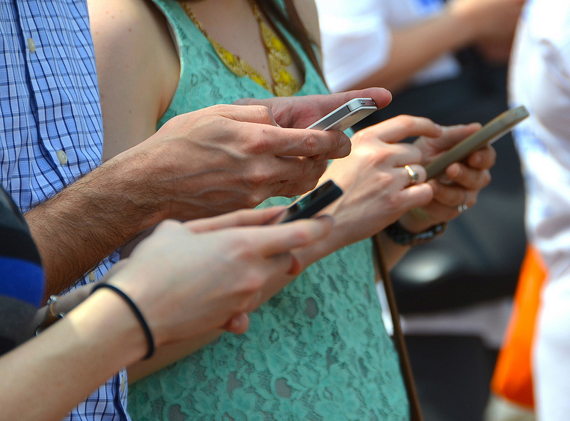 Consumidor pode pagar combustível pelo celular e acumular milhas