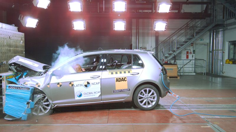 VW Golf consegue nota máxima em teste mais rigoroso do Latin NCAP