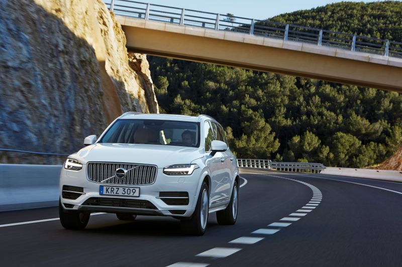 Volvo lança versão híbrida do XC90 no Brasil a partir de R$ 456.950