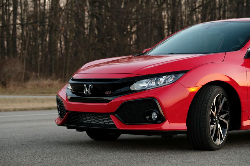 Honda mostra versões cupê e sedã do novo Civic Si