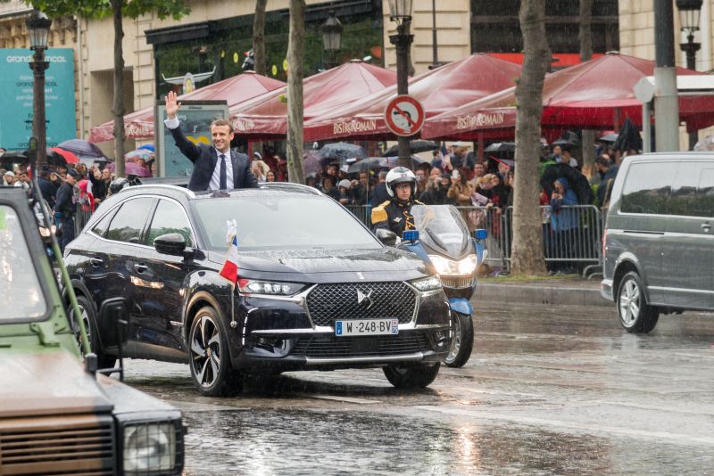 Novo presidente da França usa carro que só chega ao mercado em 2018