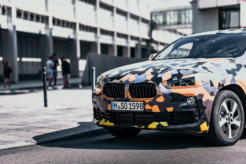 BMW mostra novo modelo X2 com camuflagem; veja fotos