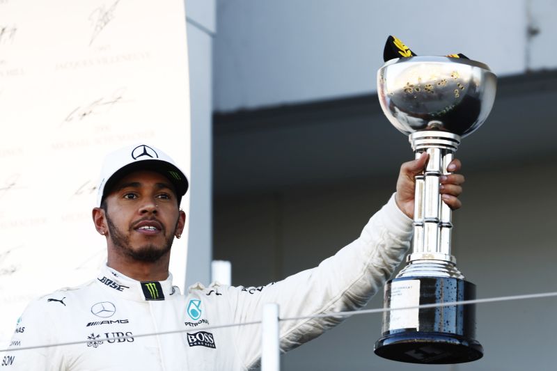 Opinião: Hamilton vence GP do Japão, vê Vettel abandonar e pode ser campeão já na próxima corrida