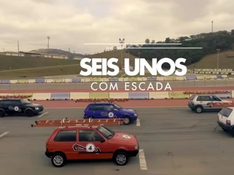 Virou meme! Em vídeo, Fiat promove corrida de Uno com escada; veja