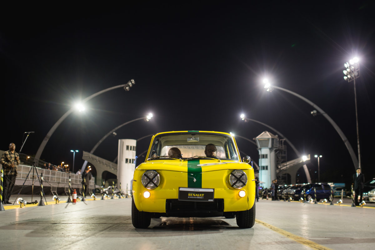 Encontro reuniu carro da primeira vitória de Fittipaldi e clássicos da Renault