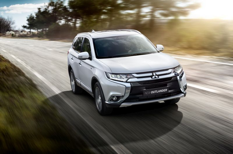 Mitsubishi chama Outlander, Outlander PHEV e ASX para recall por problema nas portas