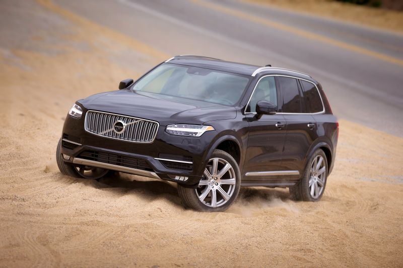 Linha 2018: Volvo XC90 ganha mais itens de segurança e versão híbrida passa a ter sete lugares