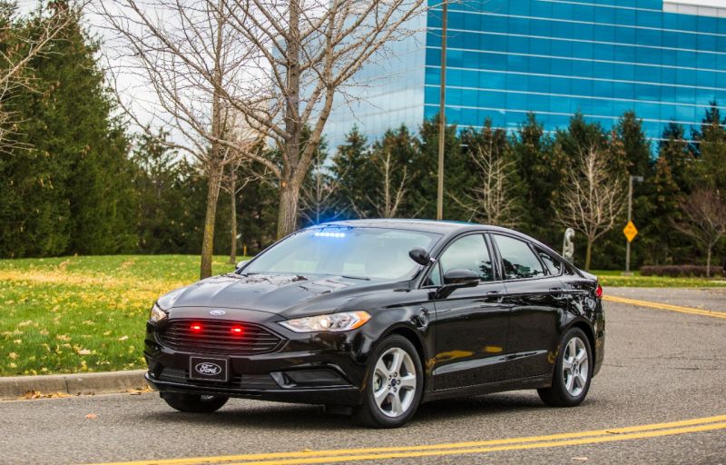 Polícia dos EUA irá dirigir Ford Fusion híbrido plug-in; veja as viaturas ao redor do mundo