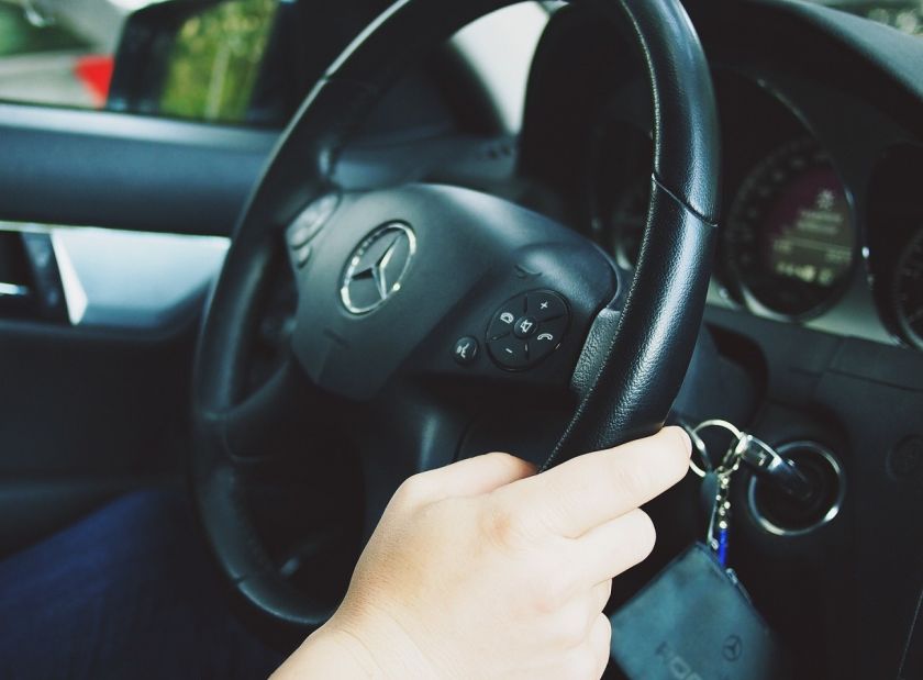 Chuva, neblina, embriaguez: simuladores de direção colocam futuros motoristas à prova