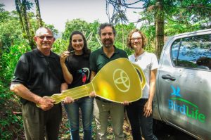 Toyota entrega Hilux para ONG Save Brasil |Foto: Divulgação