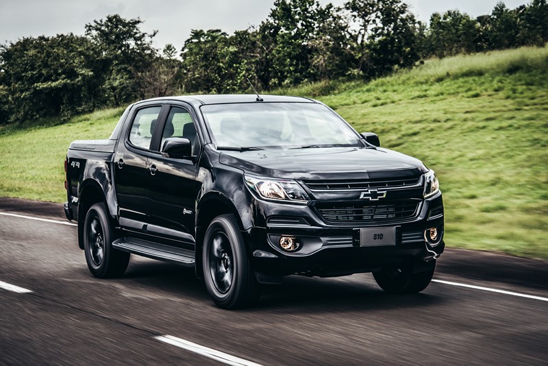 Chevrolet S10 Midnight é apresentada com motor diesel e visual todo preto