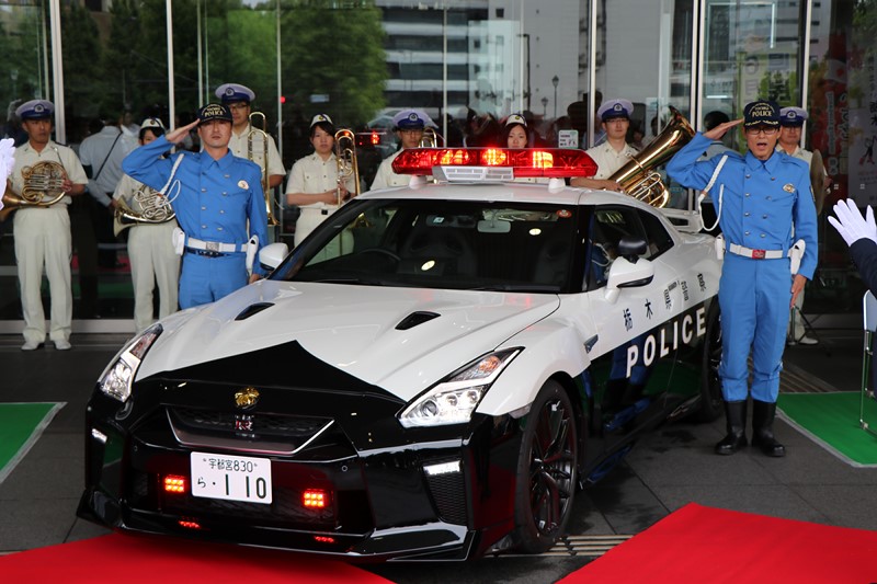 Polícia de MG tem Camaro: veja outros carros de luxo que viraram viatura -  21/11/2021 - UOL Carros
