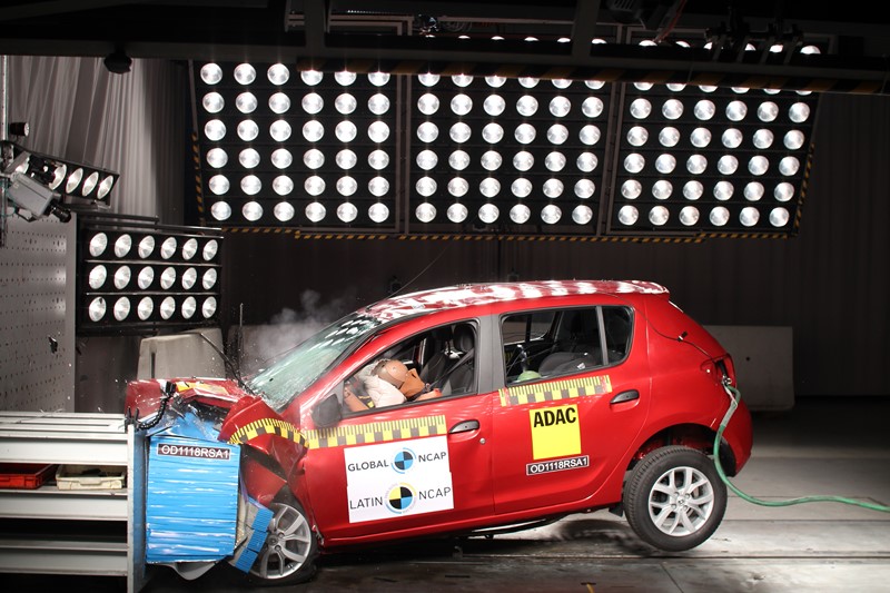 Latin NCAP: Renault Sandero e Logan vão mal, enquanto Mitsubishi Eclipse Cross consegue nota máxima em teste de colisão