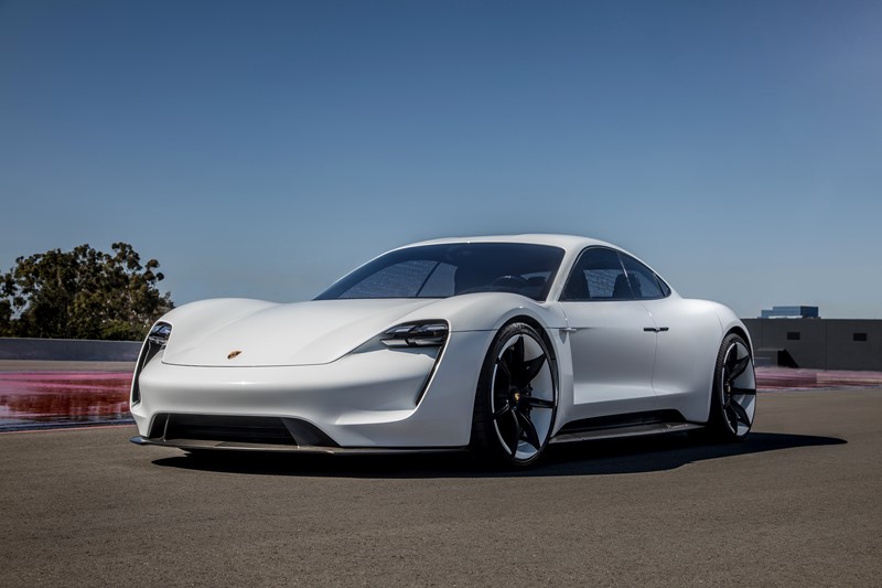 Porsche divulga nome de seu primeiro carro elétrico