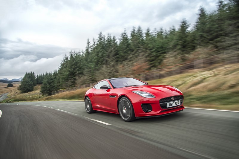 Jaguar F-Type ganha nova versão de entrada com motor 2,0l de 300 cv