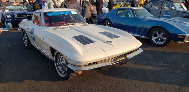 Visitamos a estrada mais bonita da Califórnia a bordo de um Corvette 1963