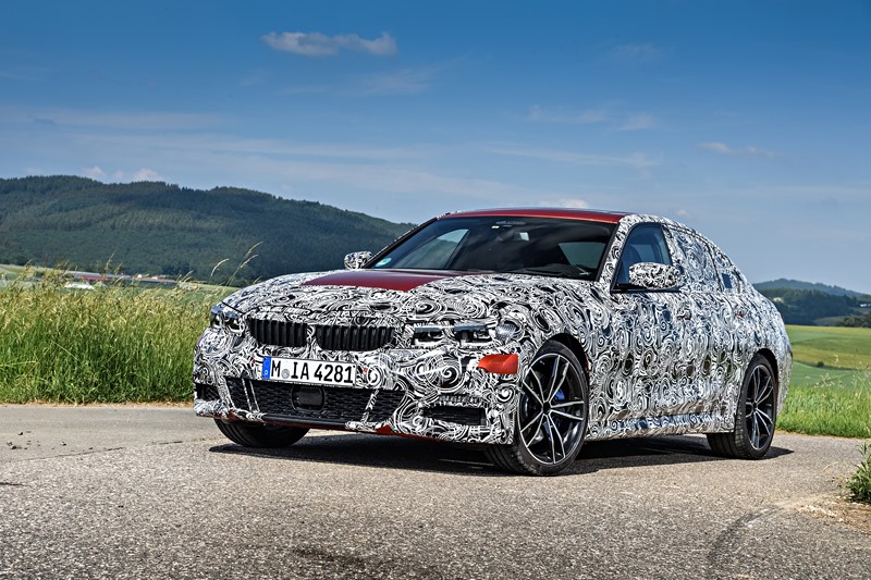 Novo BMW Série 3 é testado com camuflagem na Alemanha; veja fotos