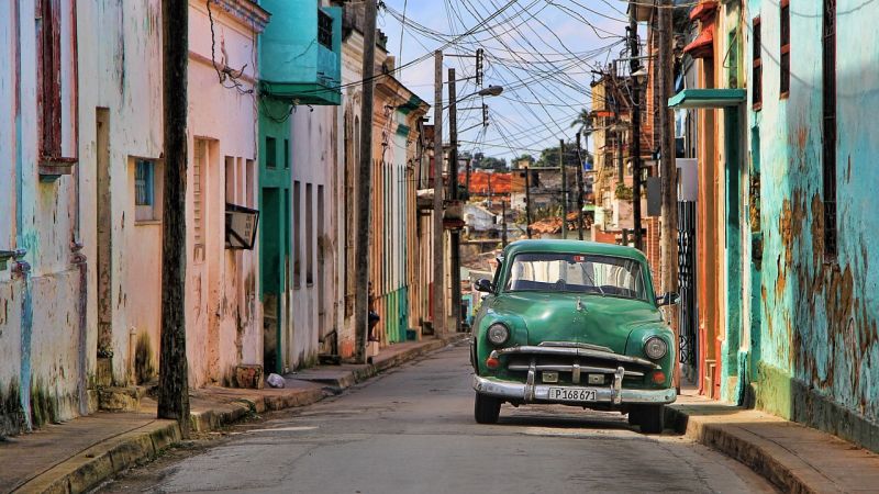 Modelos clássicos marcam presença nas ruas de Cuba; veja fotos