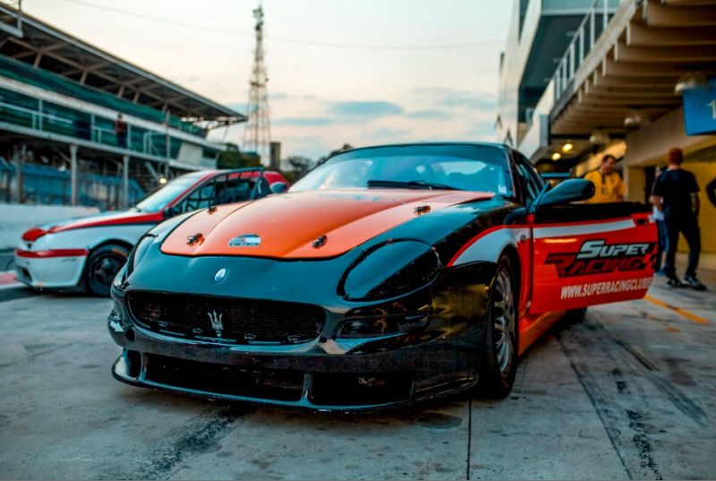 Clube de corrida permite andar em Interlagos a bordo de uma Maserati