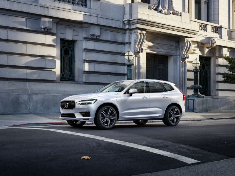 Volvo inicia pré-venda do XC60 T8; híbrido chega ao Brasil por R$ 299.950