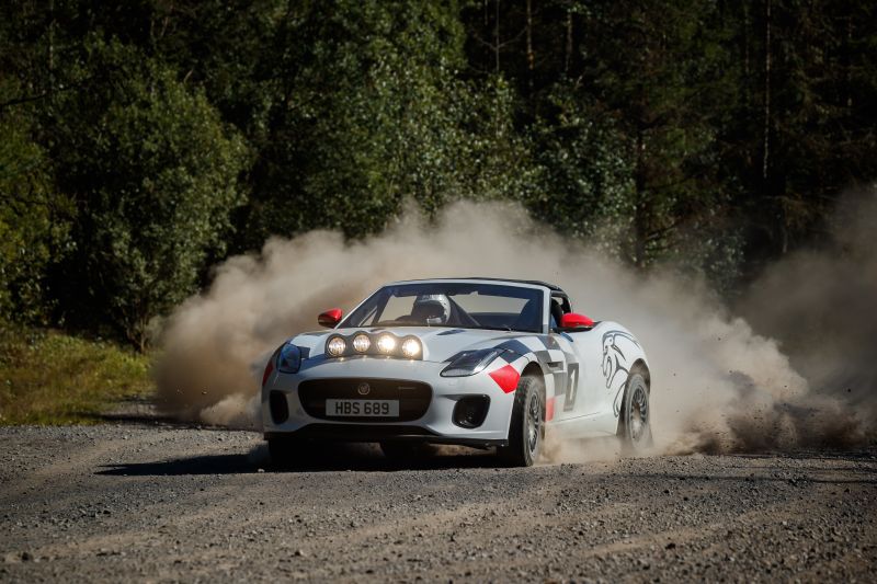 Jaguar F-Type ganha preparação especial e se transforma em carro de rali