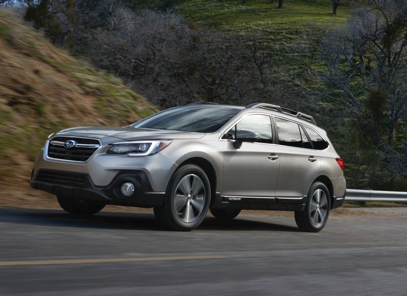 Recall da Subaru convoca Outback por problema no software do computador  de bordo