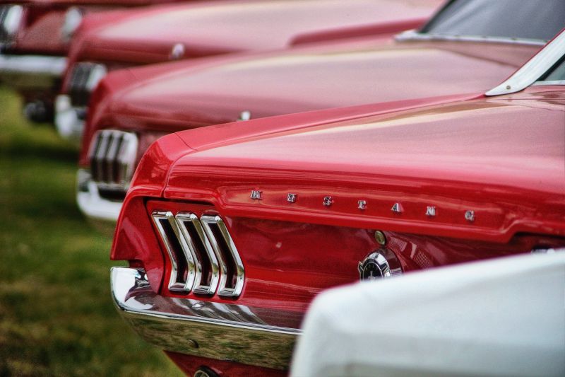 Leilão de carros clássicos tem Opel Blitz e Ford Mustang GT entre os modelos à venda