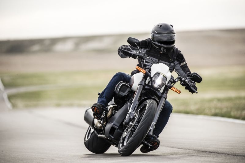 Harley-Davidson abre inscrições para testar modelos Sport Glide e FXDR 114