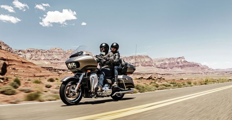 Harley-Davidson indica rotas românticas para casais motoqueiros