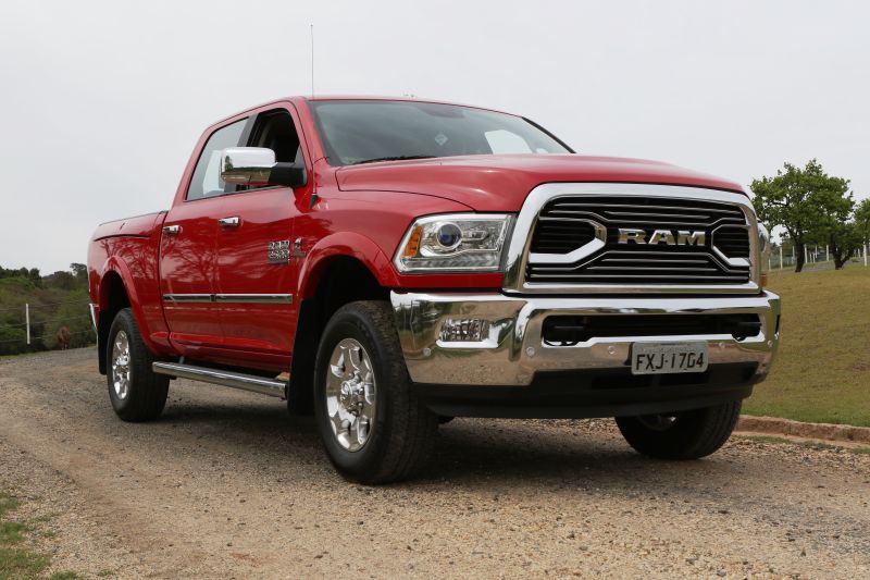 Recall: RAM 2500 é chamada por falha no conjunto da barra de direção