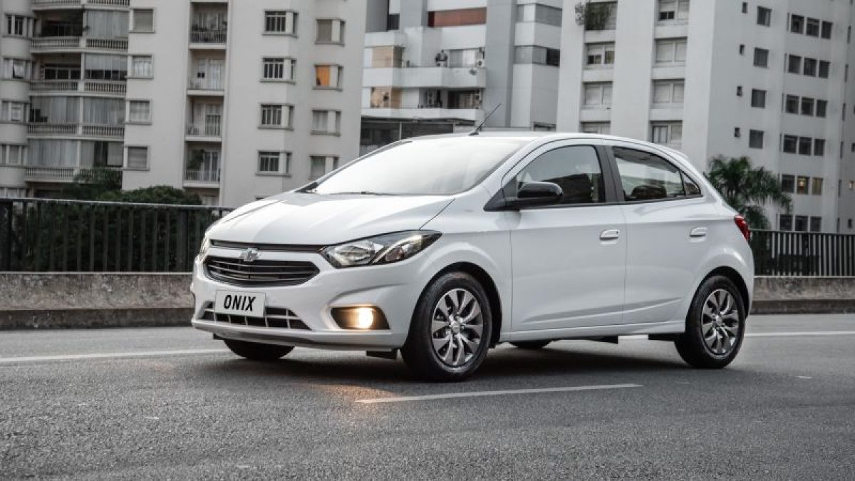 Chevrolet rebatiza Onix Joy no site; veja outros carros que mudaram de nome