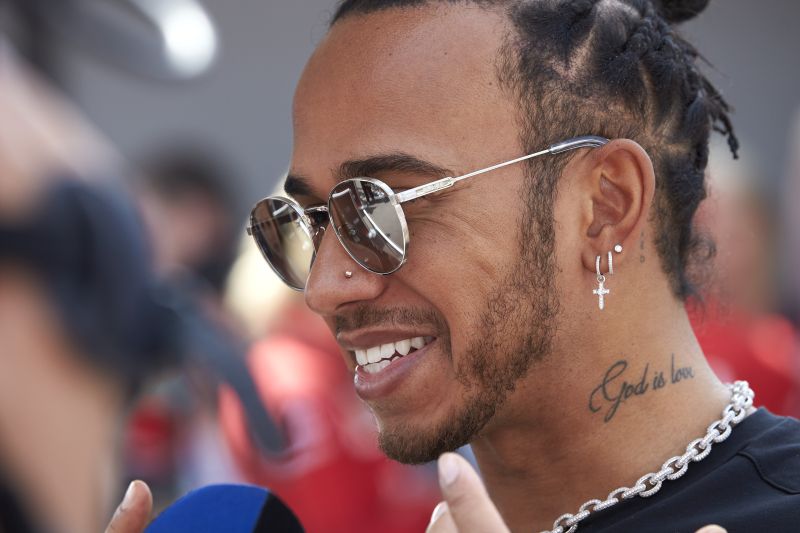 Lewis Hamilton é hexa: veja as máquinas do piloto e de outros famosos